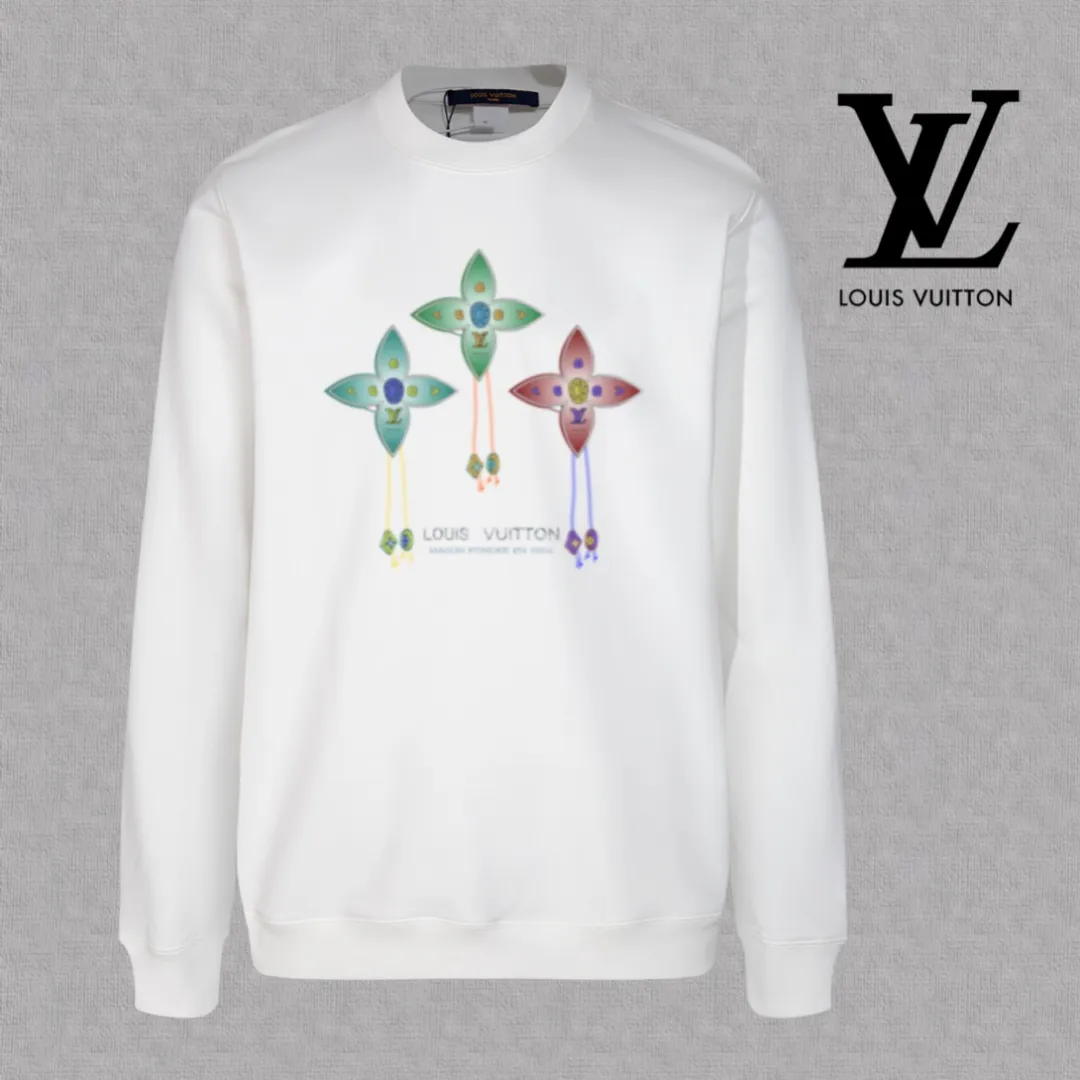 🅿️250 hot style on the shelves🔥❗ 💫〖Louis Vuitton LV〗 Fashionable round neck sweatshirt, casually matched with various styles, it is perfectly handsome😎The whole dress is made of double waistcoats, which makes the whole dress more three-dimensional. Not ordinary factories can do such fine work. The 2025 spring style counters are on sale, exquisite round neck terry sweatshirt, high-end double-strand pure cotton Customized drawstring ribs are dyed in the same vat and are complete with three standards. The chest craftsmanship adopts a simple and elegant pattern on the chest, which is easy to control for any age group! Fit and comfortable! Customized thickened 440g terry sweatshirt fabric, soft and comfortable to the touch, with a three-dimensional shape! 🙌🏻 It’s also very breathable, so it’s a versatile style that can be worn with any outfit! ✔Color: Black White Apricot Size: S M L XL 2XL